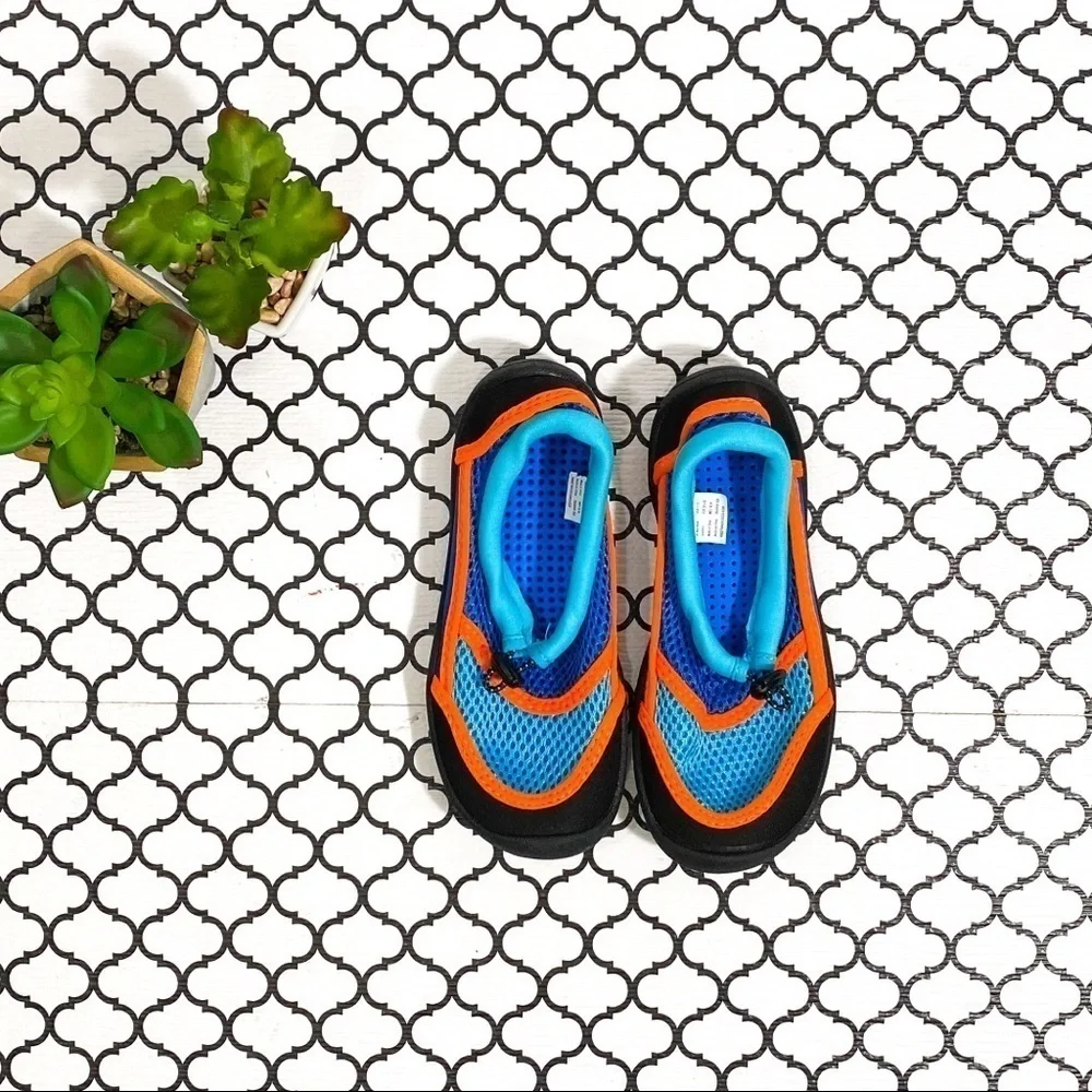 Wonder Nation water shoes
